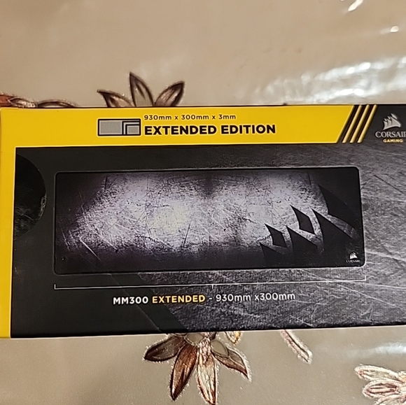 Corsair CH-9000108-WW MM300 Anti-Fray Cloth Gaming Mouse Pad Extended NEW SEALED - Picture 4 of 4